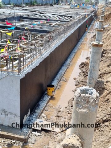 chống thấm vách hồ nước