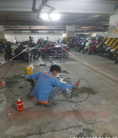 Thợ Tân Phú Khánh bơm keo PU chống thấm ngược cho vách tầng hầm