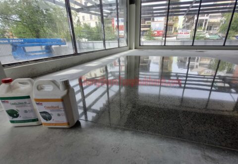 Hóa chất tăng cứng sàn bê tông liquid hardener gốc silicate dùng tại công trình