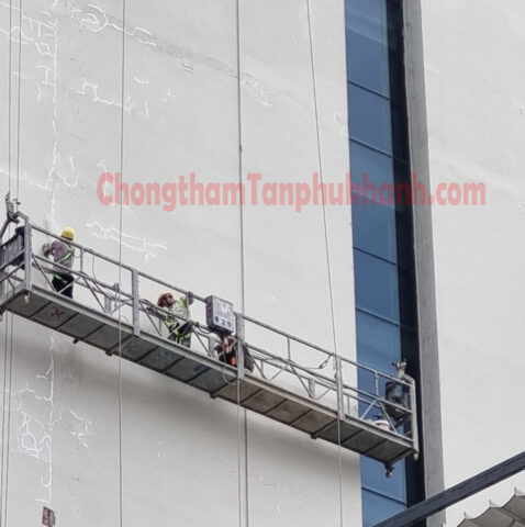 Thợ Tân Phú Khánh quét chống thấm cho tường ngoài